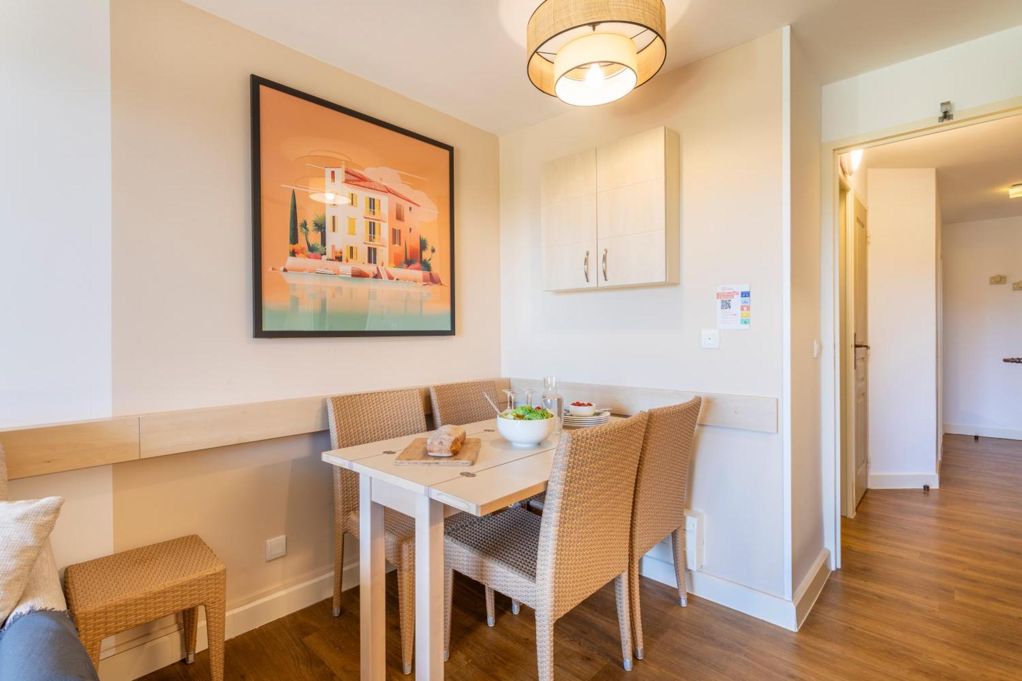 One-Bedroom Apartment Air Conditioning Terrace