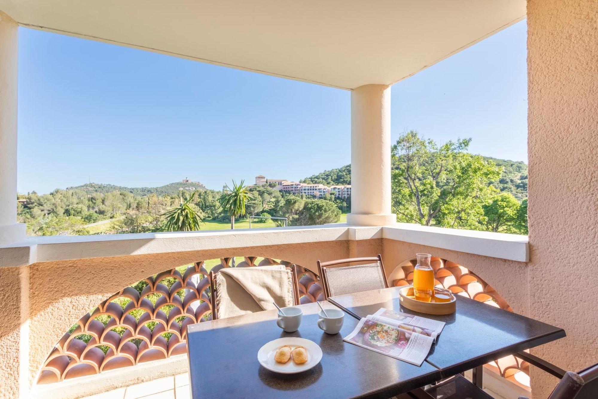One-Bedroom Apartment Air Conditioning Terrace
