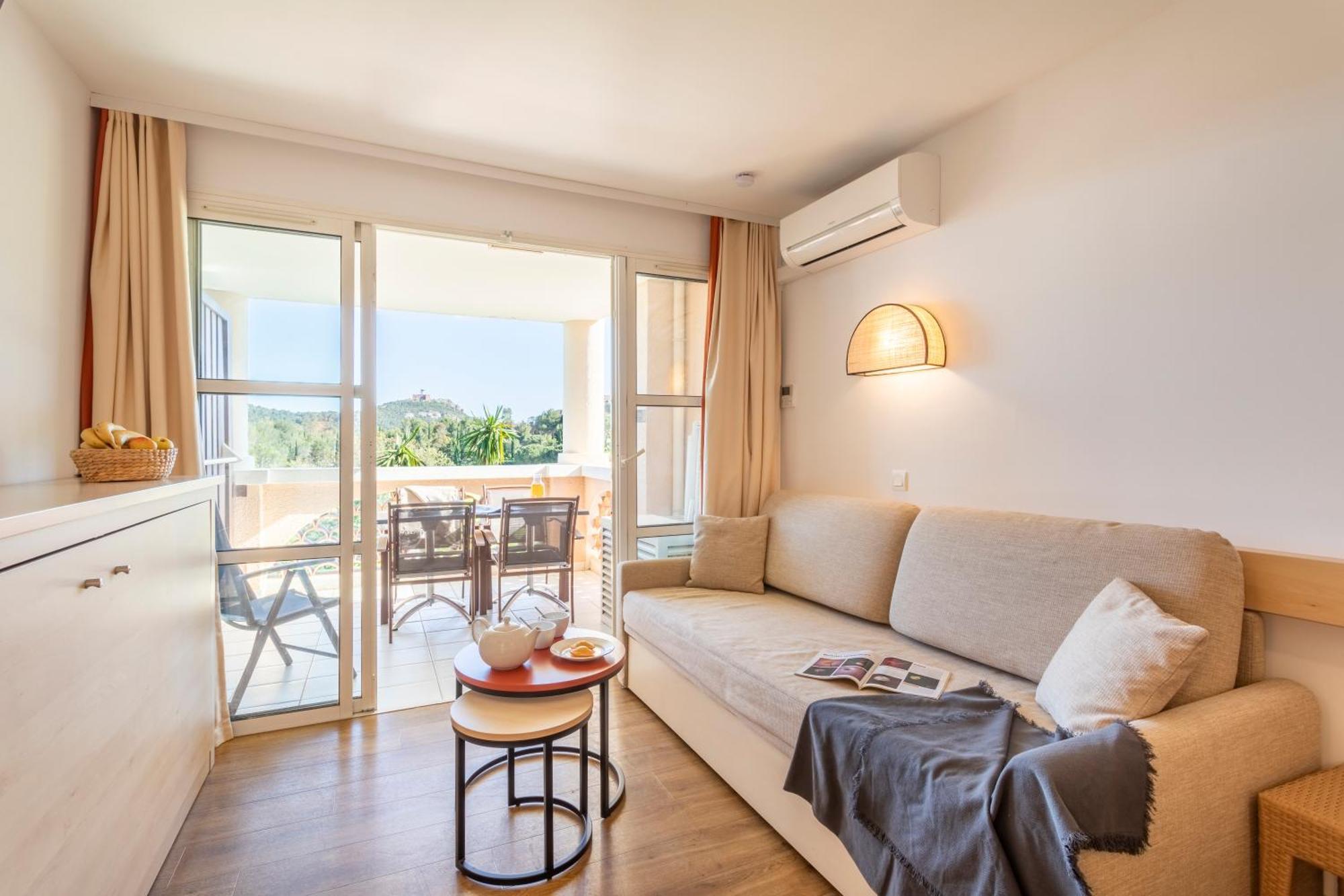 One-Bedroom Apartment Air Conditioning Terrace