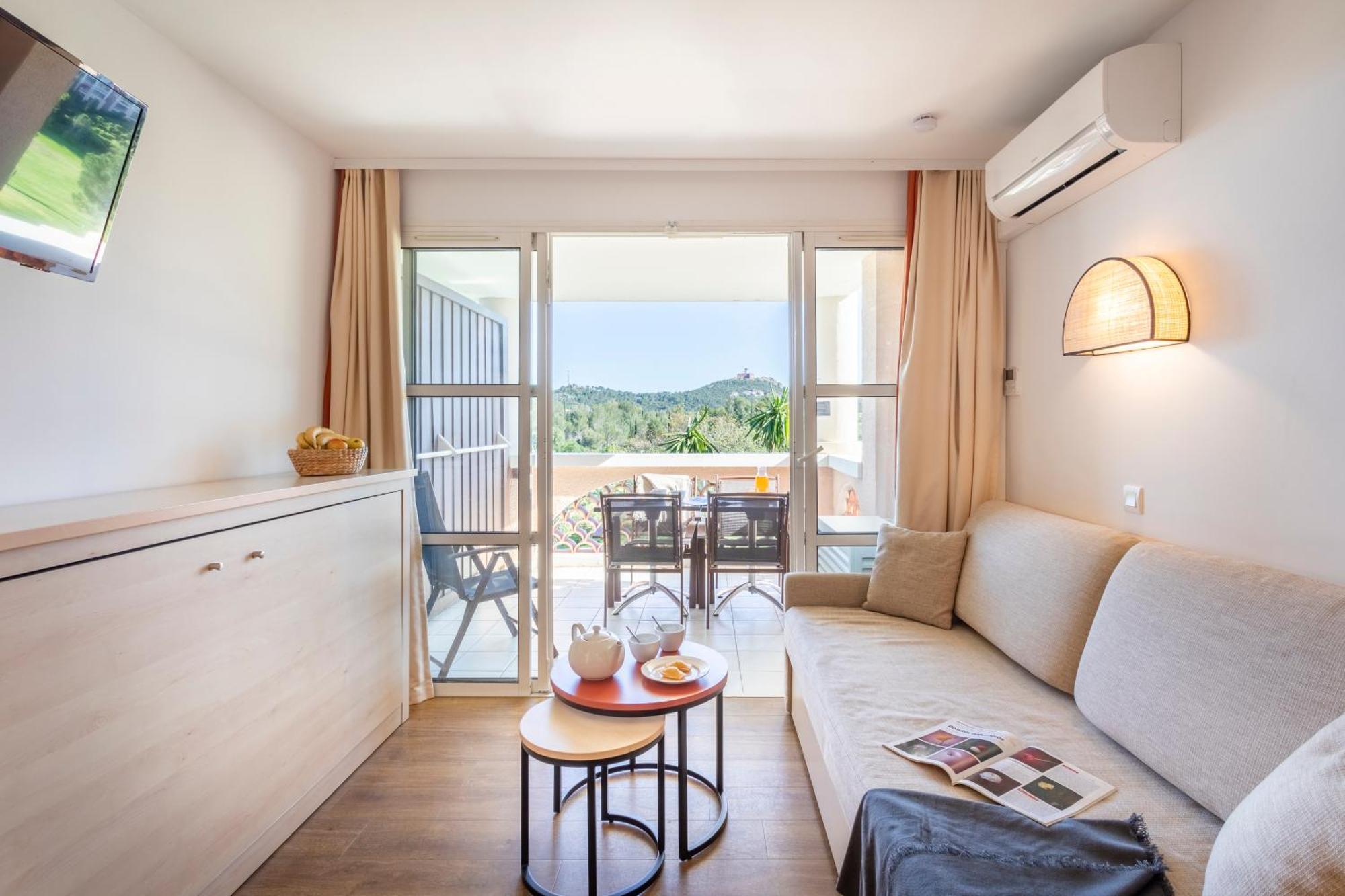 One-Bedroom Apartment Air Conditioning Terrace