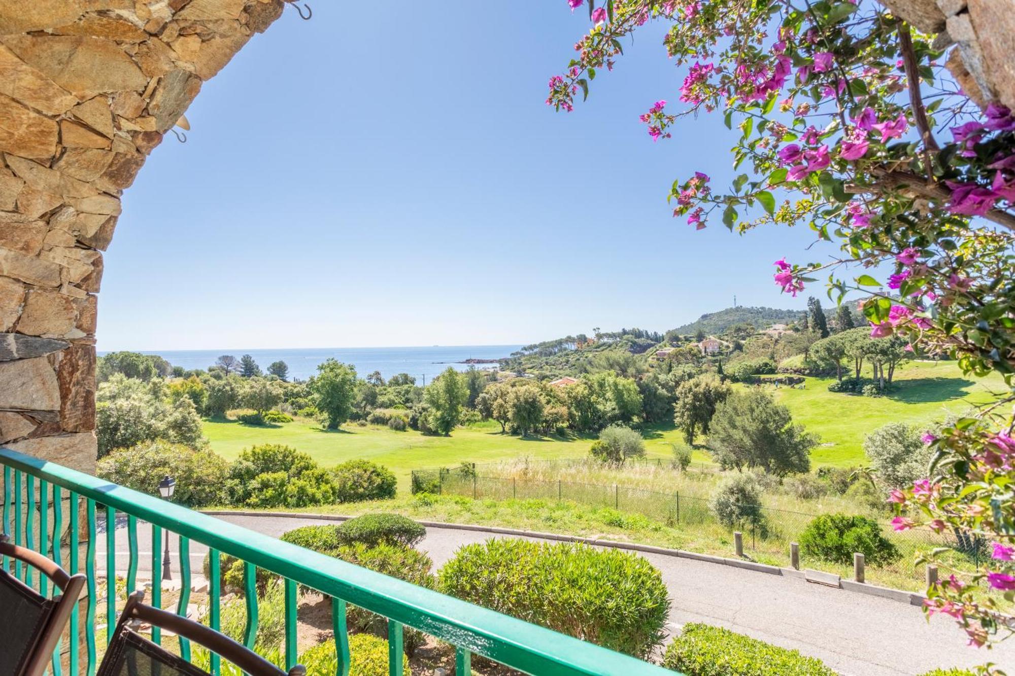 One-Bedroom Apartment Air Conditioning Terrace Sea View